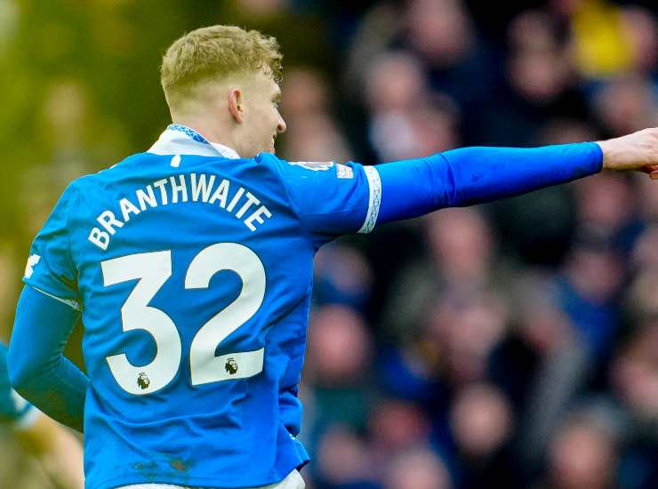 Branthwaite esulta dopo una rete
