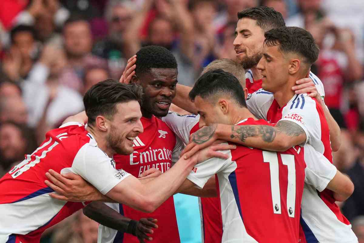 Thomas Partey esulta con i compagni